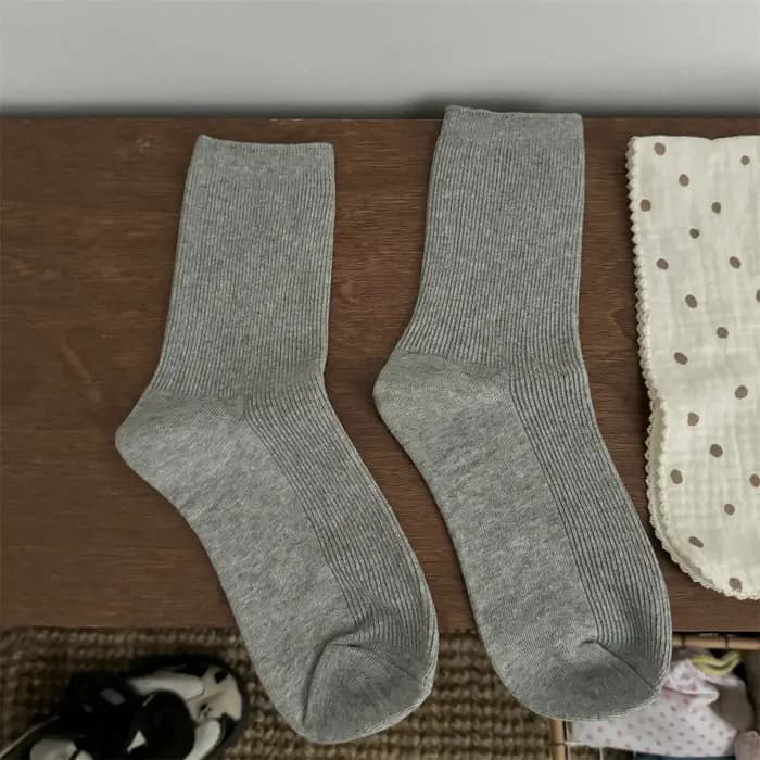 Chaussettes rouges élastiques en coton solide pour femmes