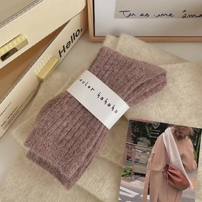 Mode cachemire hiver chaud velours chaussettes thermique épais mi Tube chaussettes rayures longues chaussettes pour les femmes