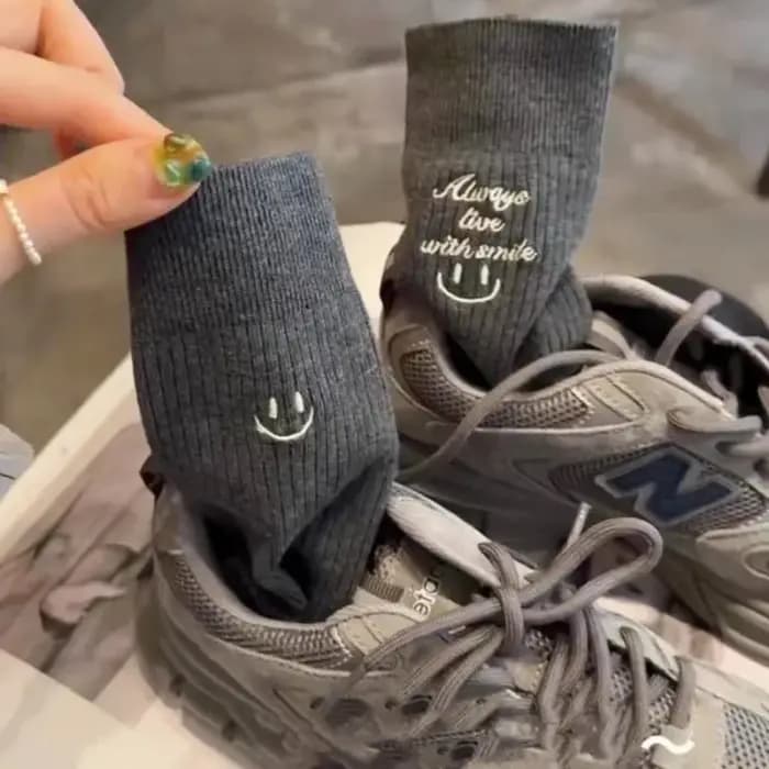 Femmes chaussettes mignonnes coton Kawaii brodé lettre drôle