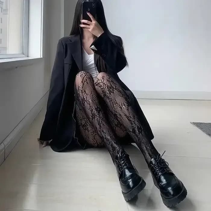 Femmes Sexy noir blanc Lolita creux dentelle maille bas bas collants japonais Goth Floral rotin chaud classique collants