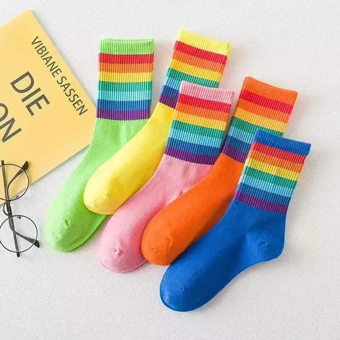 5 paires de chaussettes décontractées à rayures colorées pour hommes, chaussettes de sport à la mode, absorbant la sueur et respirantes, adaptées à toutes les saisons