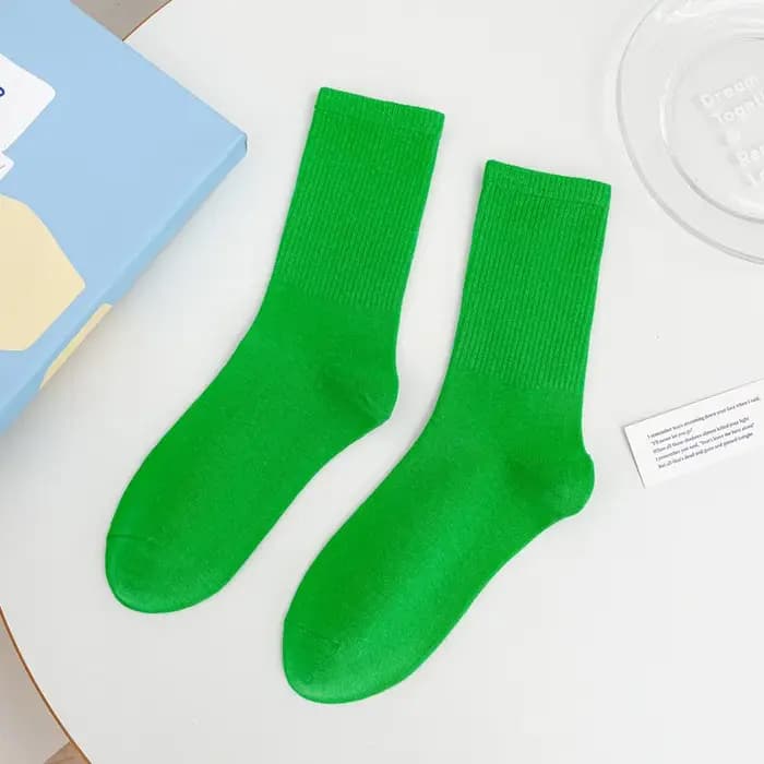 Chaussettes colorées pour femmes, tendance sportive, style dopamine, respirantes, en coton, simples, mignonnes, polyvalentes, couleur unie