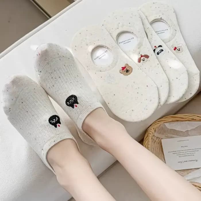 1 paire de chaussettes bateau en fil à motifs d'animaux de dessin animé pour femmes