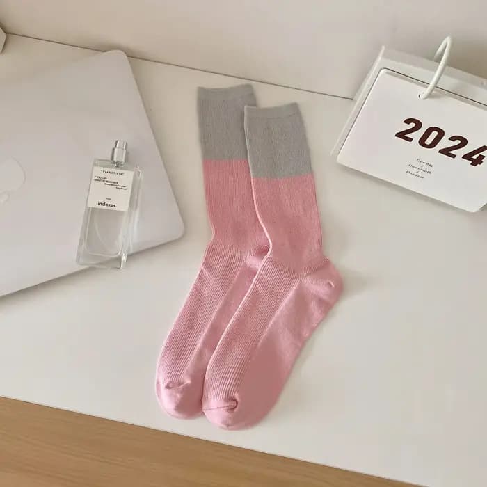 Chaussettes pour femmes Printemps-Été Respirantes Tendance Double Aiguille Ultra Fines Couleur Unie Amusantes Simples Mode Vente en Gros