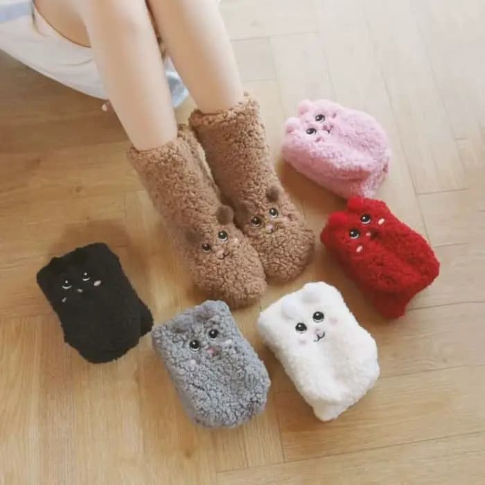Chaussettes thermiques épaisses brodées mignonnes, chaussettes de couchage antidérapantes en peluche, chaussettes polaires d'hiver pour femmes, hommes et femmes
