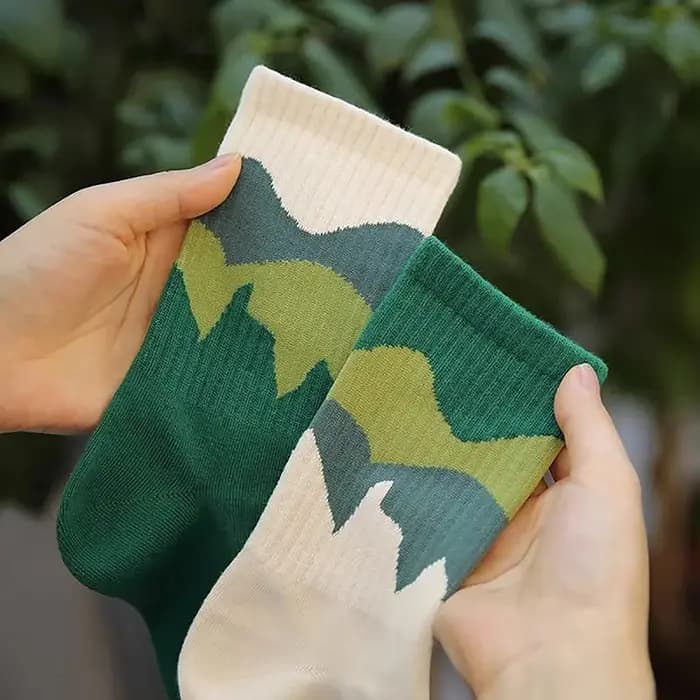 Chaussettes mi-tube rayées en coton respirant pour femmes, chaussettes mignonnes, hip hop, planche à roulettes, document solide, mode, 2024
